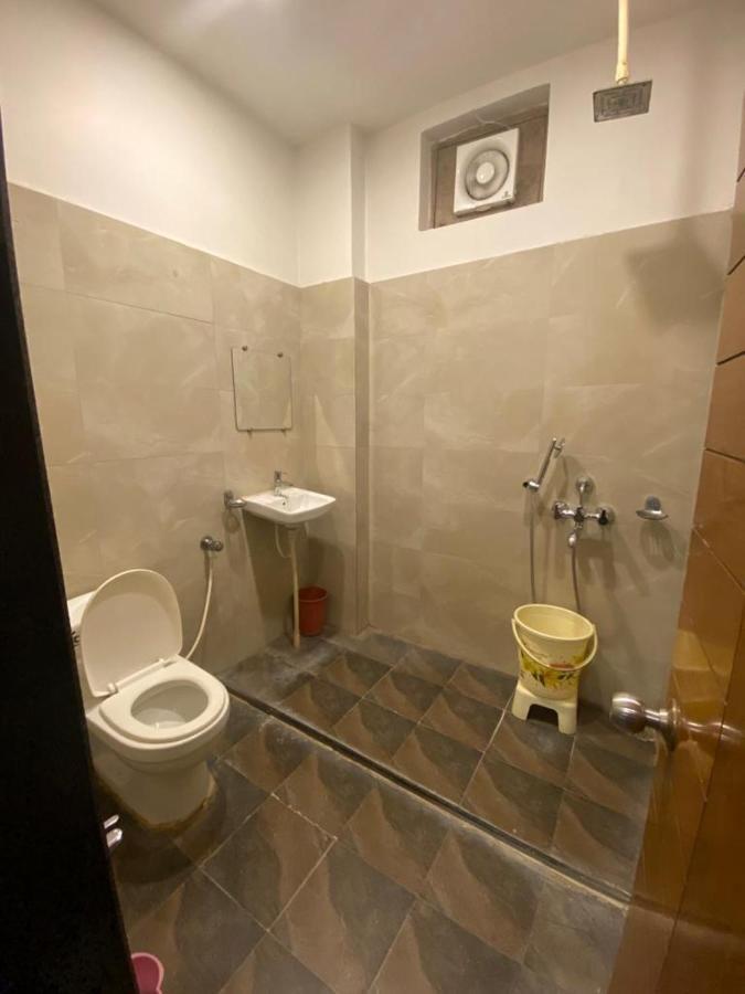 Hotel Raghupati Ayodhya Exteriör bild