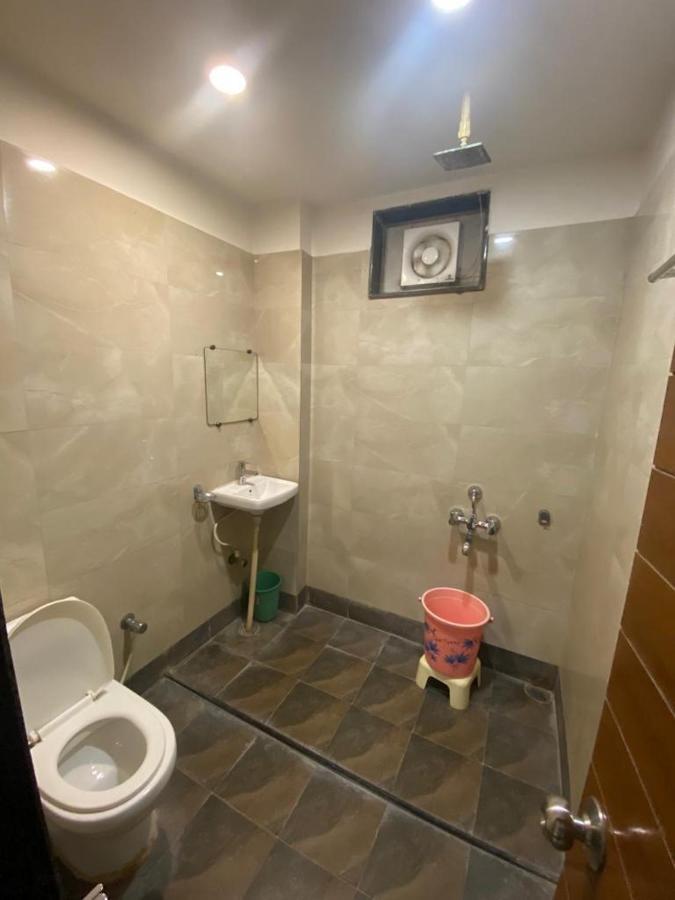 Hotel Raghupati Ayodhya Exteriör bild