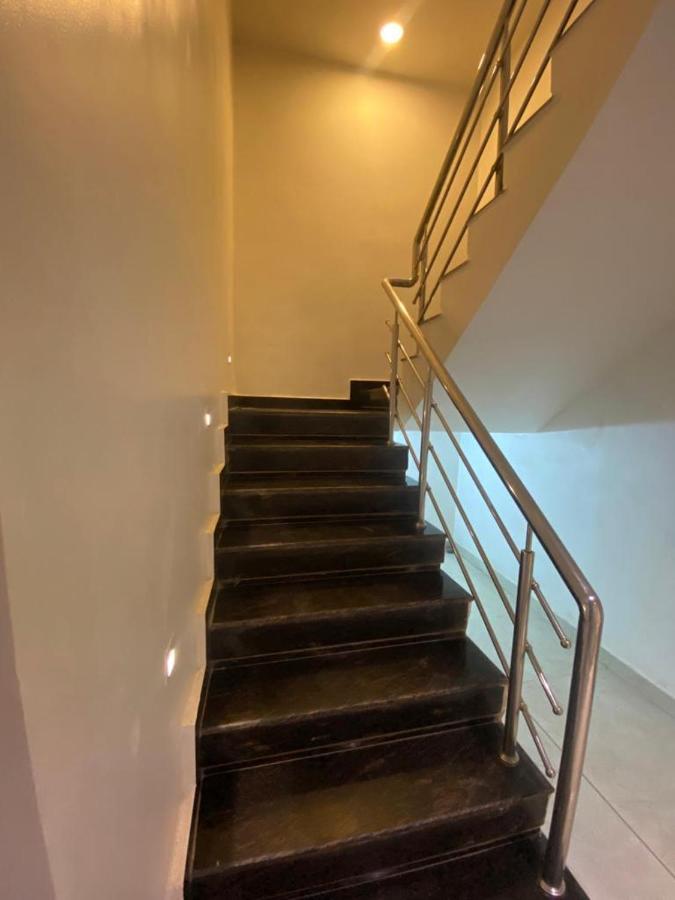 Hotel Raghupati Ayodhya Exteriör bild
