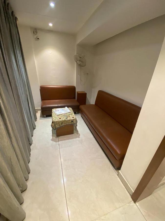 Hotel Raghupati Ayodhya Exteriör bild