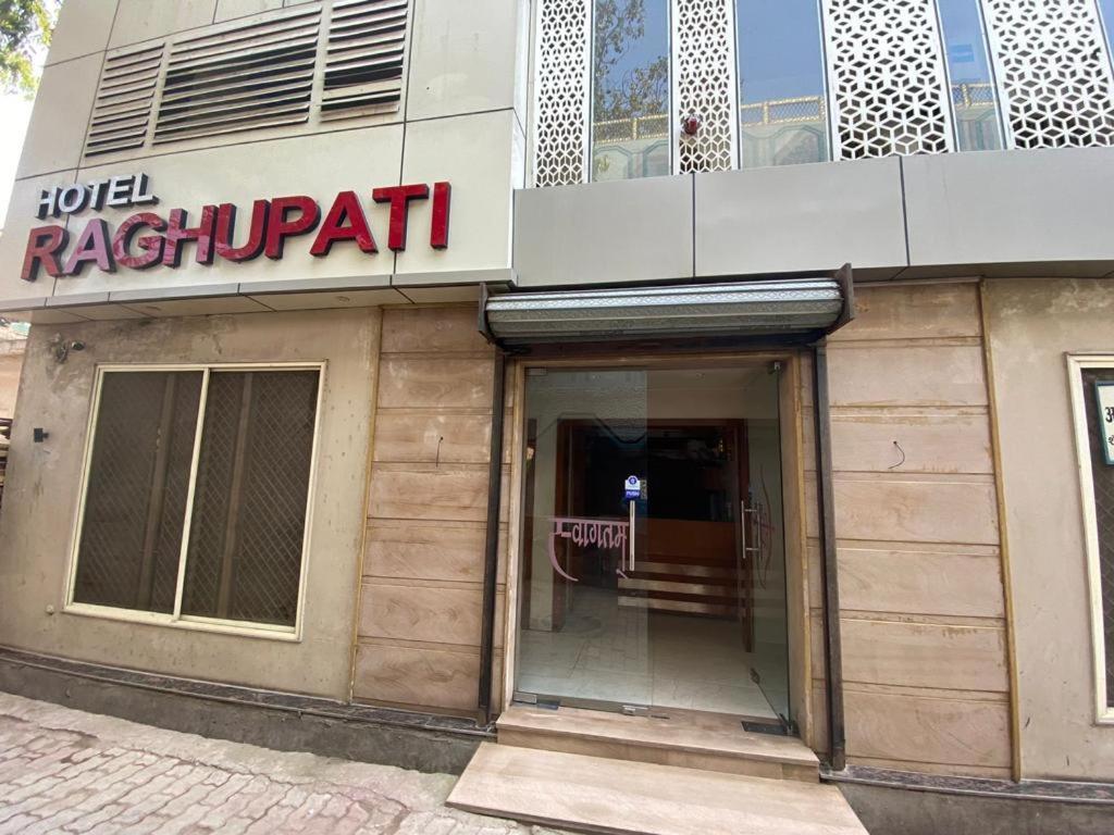 Hotel Raghupati Ayodhya Exteriör bild