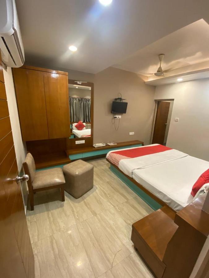 Hotel Raghupati Ayodhya Exteriör bild