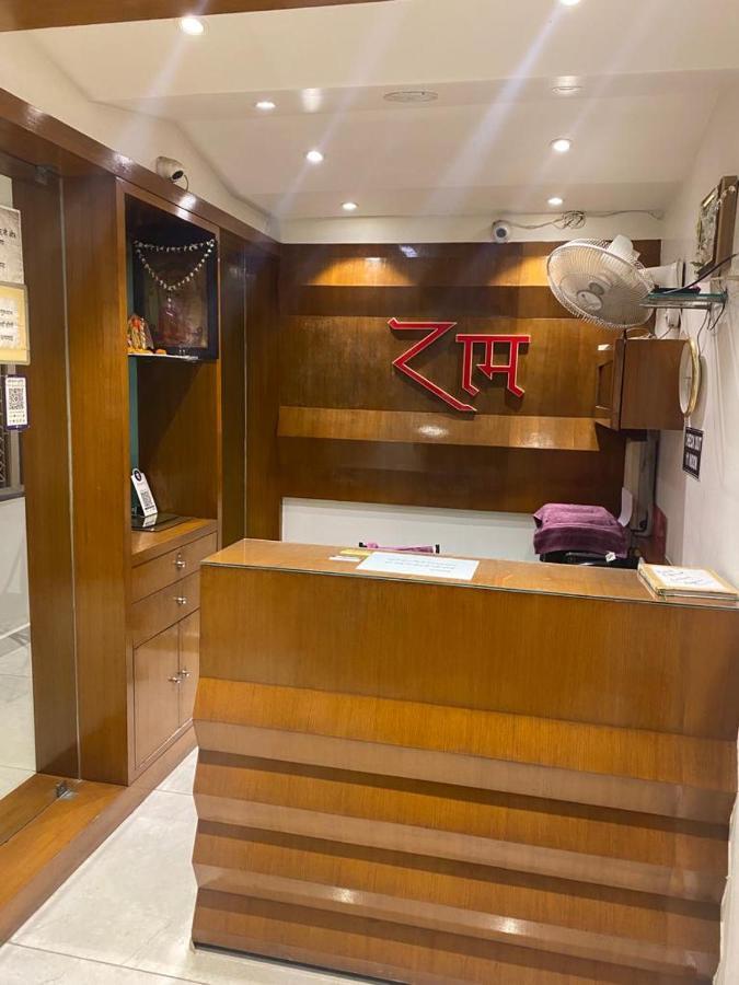 Hotel Raghupati Ayodhya Exteriör bild